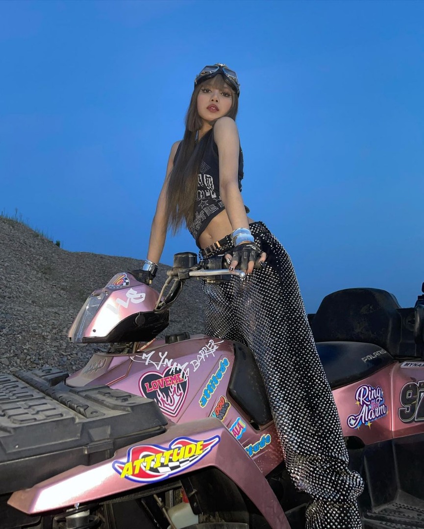 LISA BLACKPINK