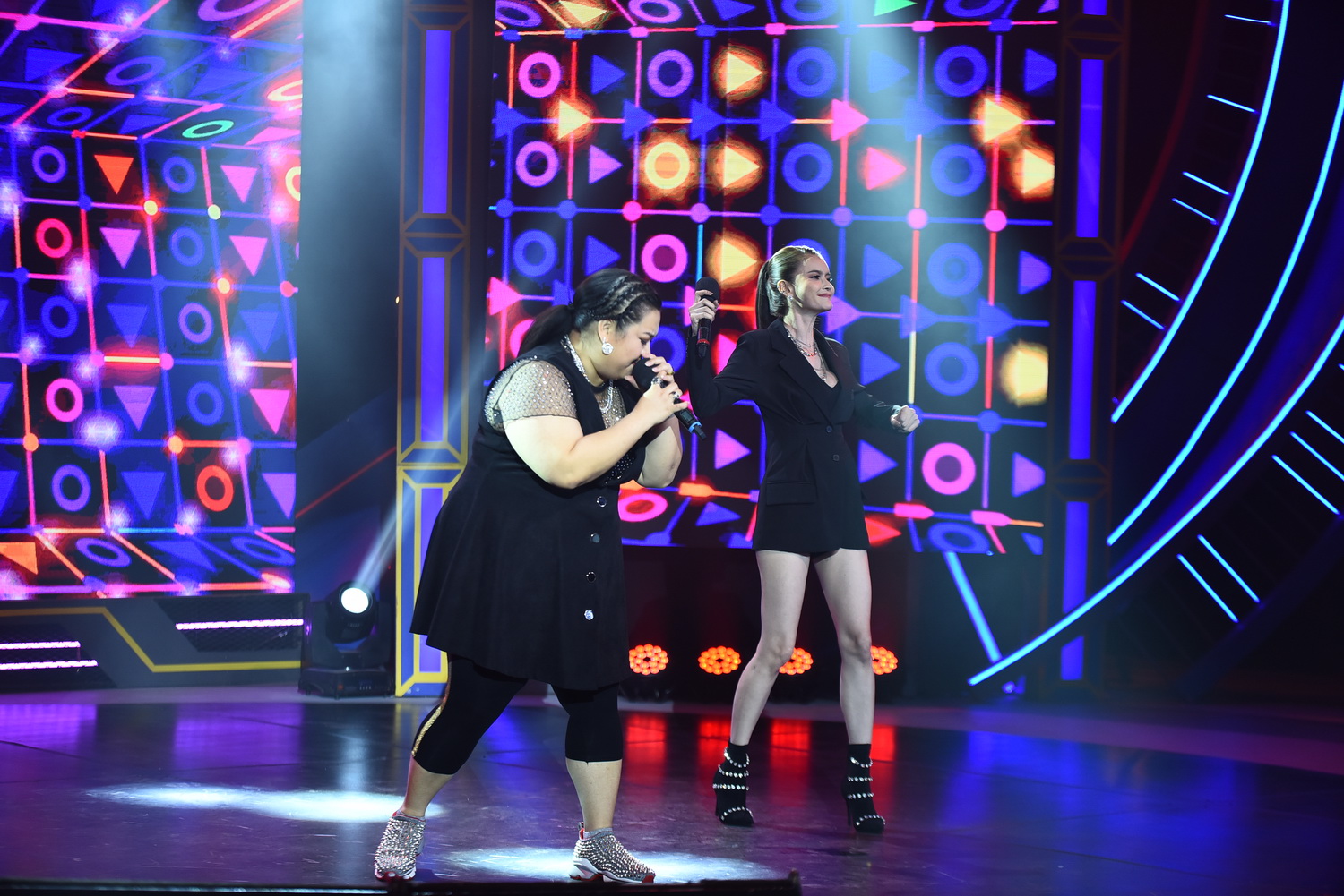 ไมค์คู่ ไม่รู้ใคร The Featuring Show 