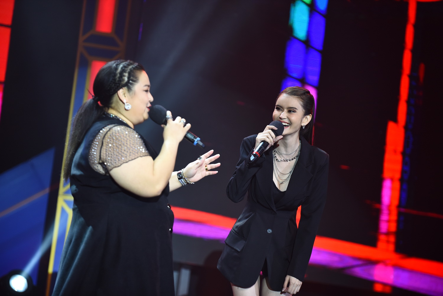 ไมค์คู่ ไม่รู้ใคร The Featuring Show 