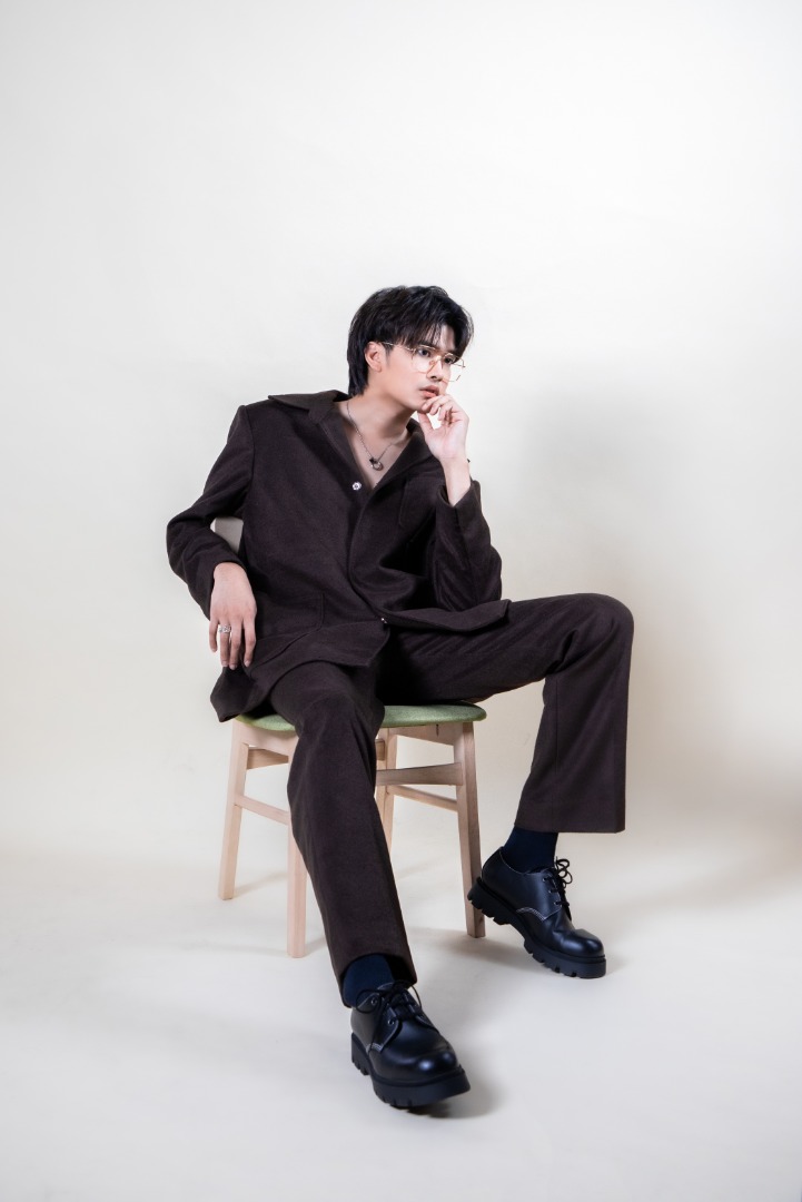 นนท์ ธนนท์ 