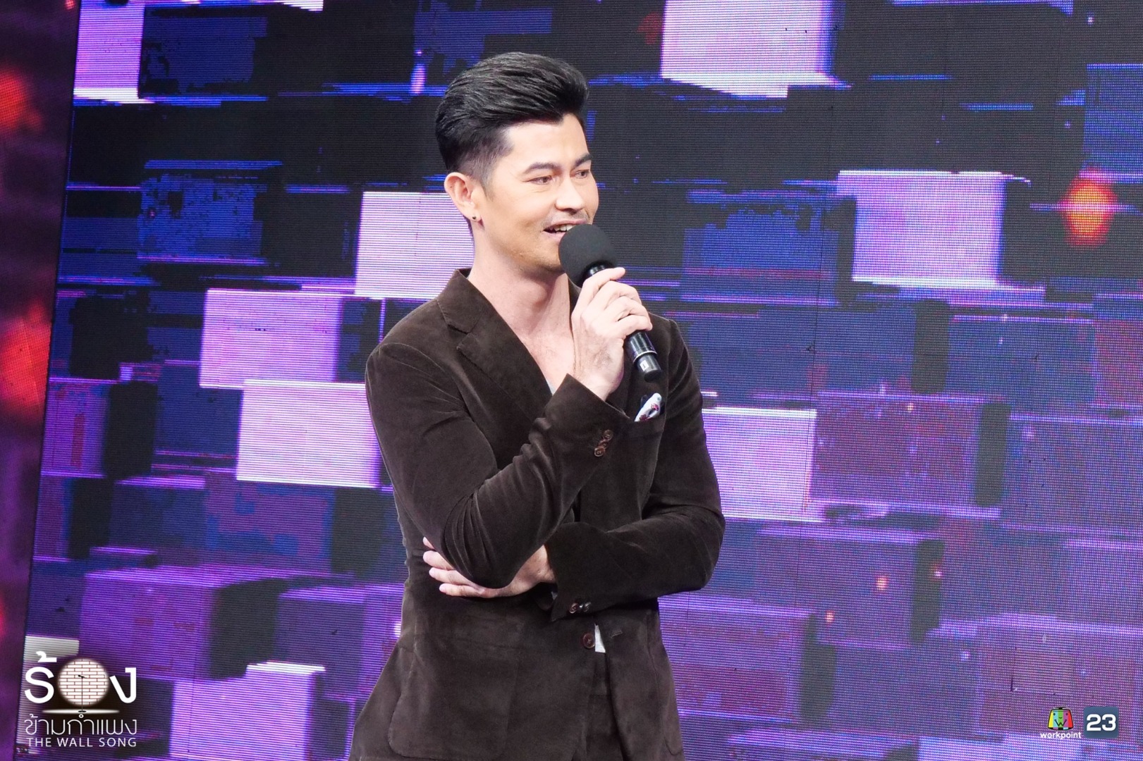 ร้องข้ามกำแพง 