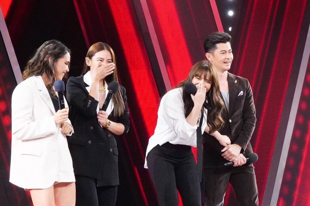 ร้องข้ามกำแพง 