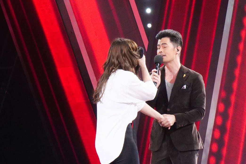 ร้องข้ามกำแพง 