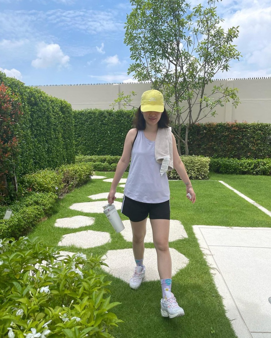 ตุ๊กตา จมาพร 