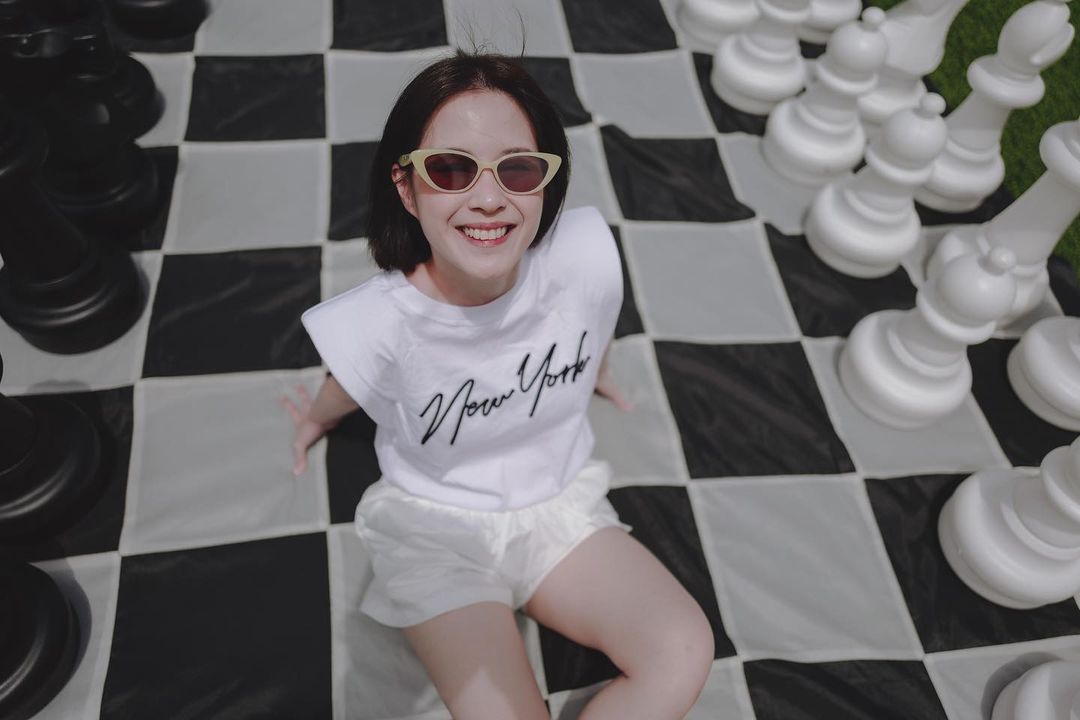 ตุ๊กตา จมาพร 