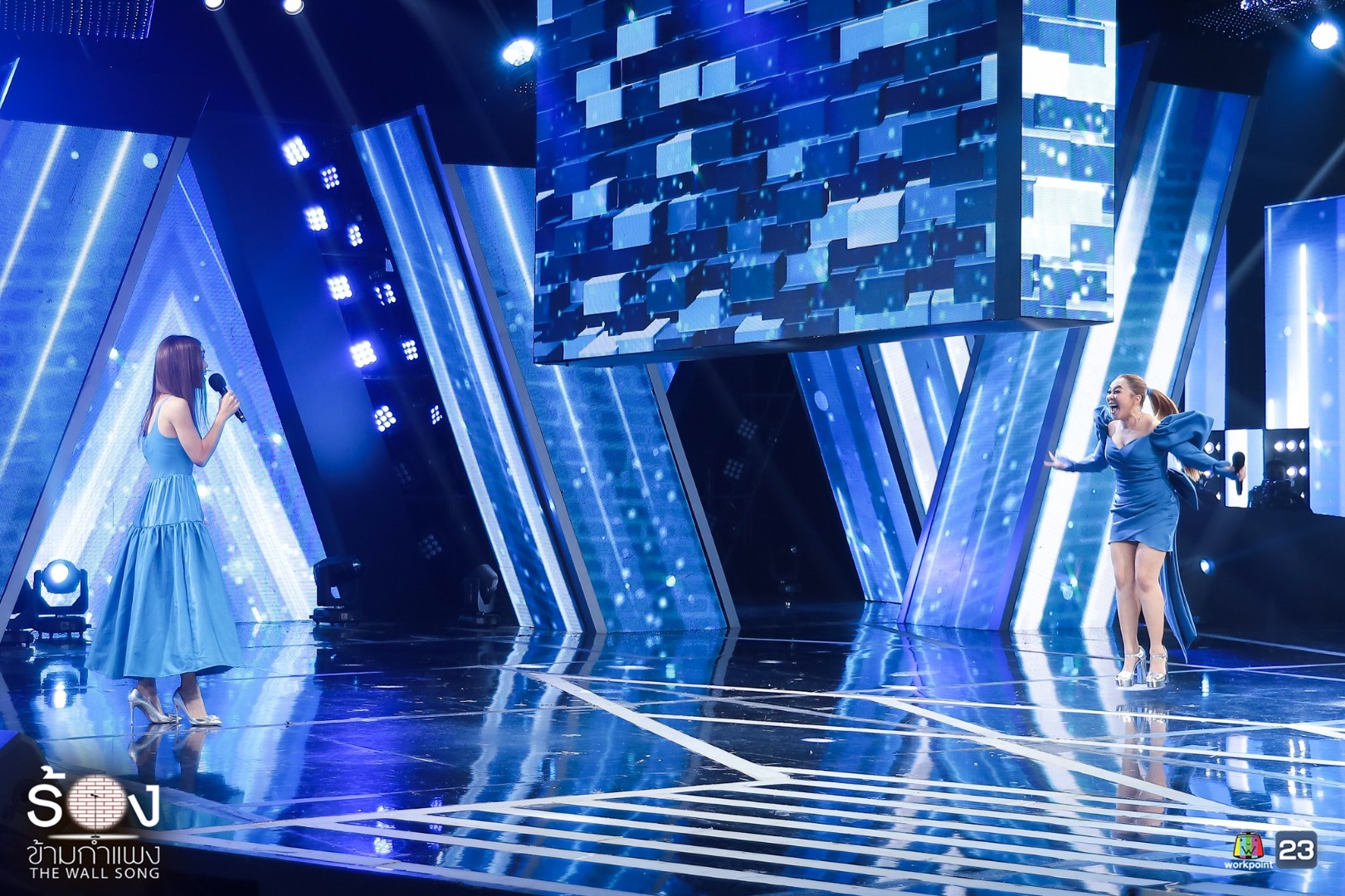 ร้องข้ามกำแพง 