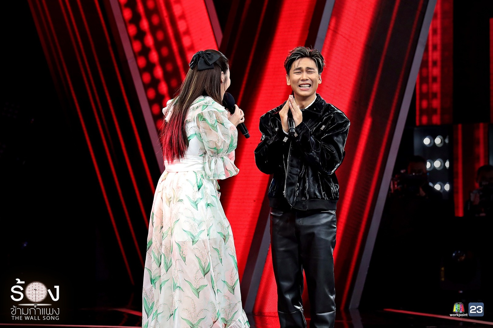 ร้องข้ามกำแพง 