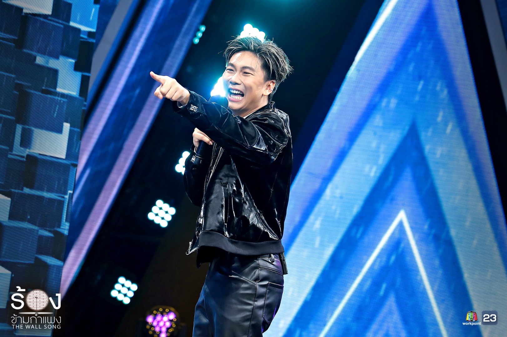 ร้องข้ามกำแพง 