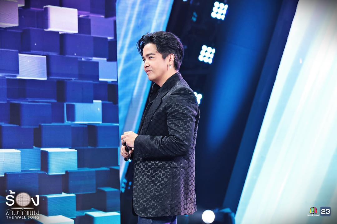 ร้องข้ามกำแพง 