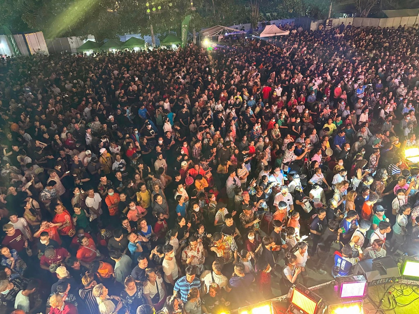 สาวน้อยเพชรบ้านแพง