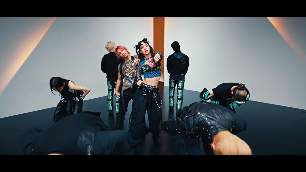 TAEYANG - ‘Shoong! (feat. LISA of BLACKPINK)