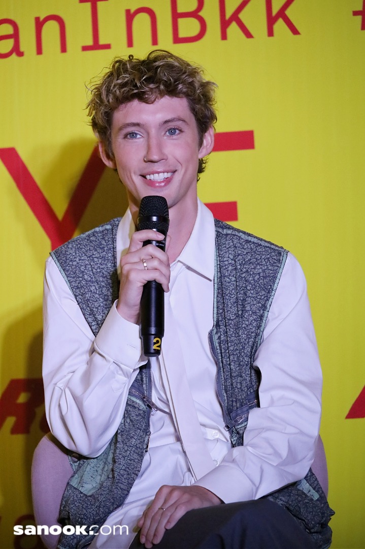 Feel The Rush : Troye Sivan Press Conference