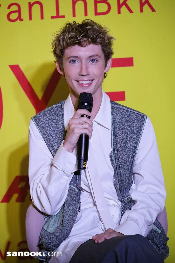 Feel The Rush : Troye Sivan Press Conference