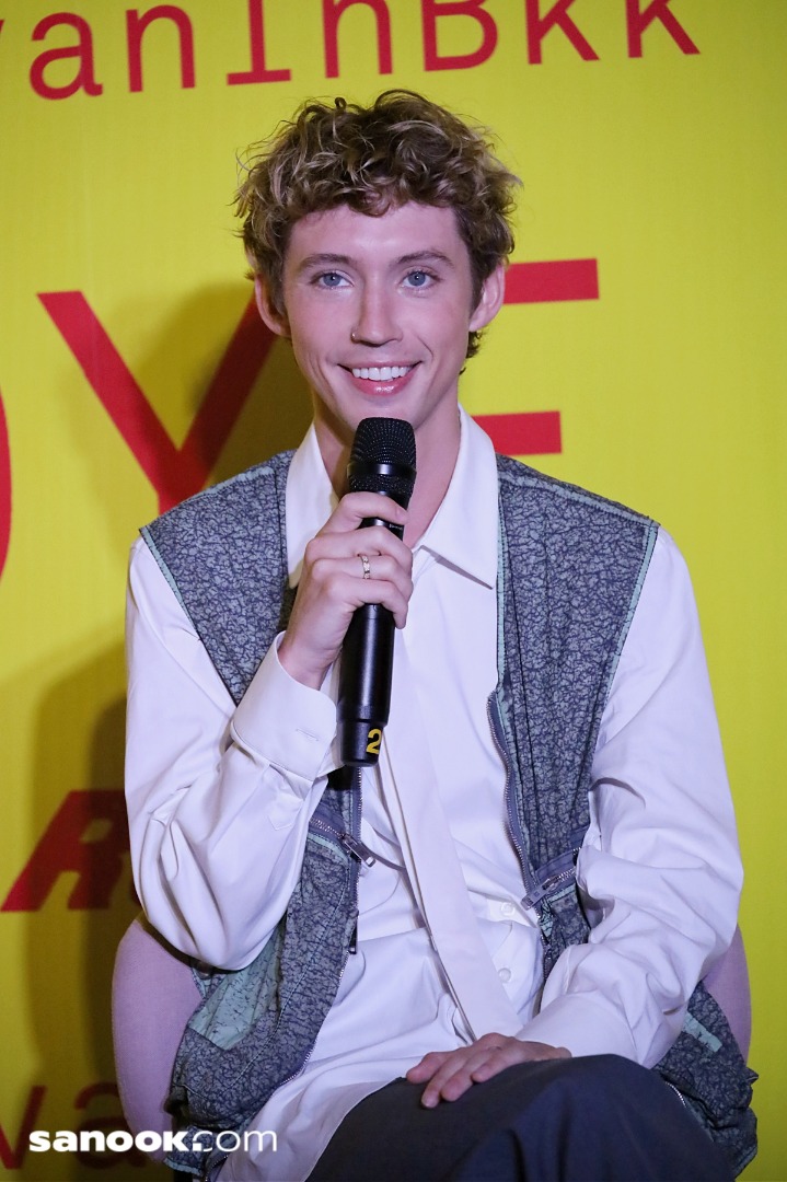 Feel The Rush : Troye Sivan Press Conference