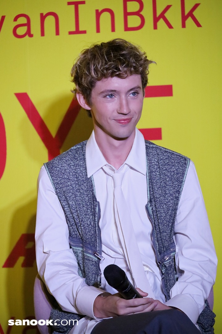 Feel The Rush : Troye Sivan Press Conference