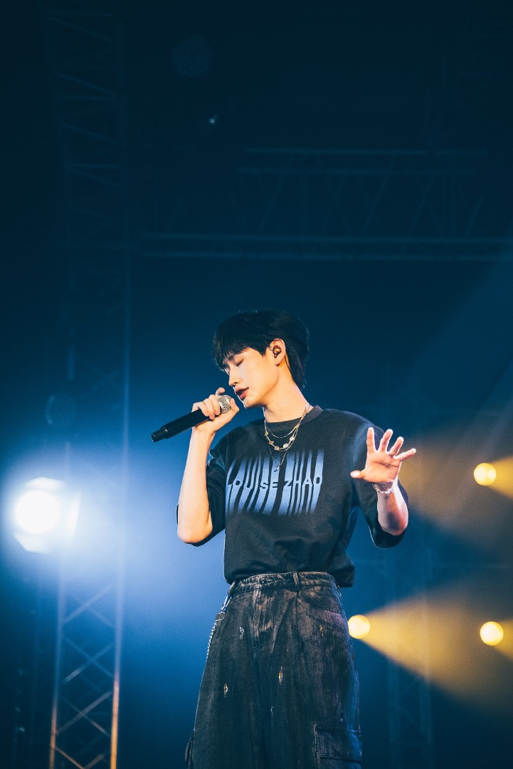 2023 AK LIU ZHANG BUS STOP BANGKOK TOUR