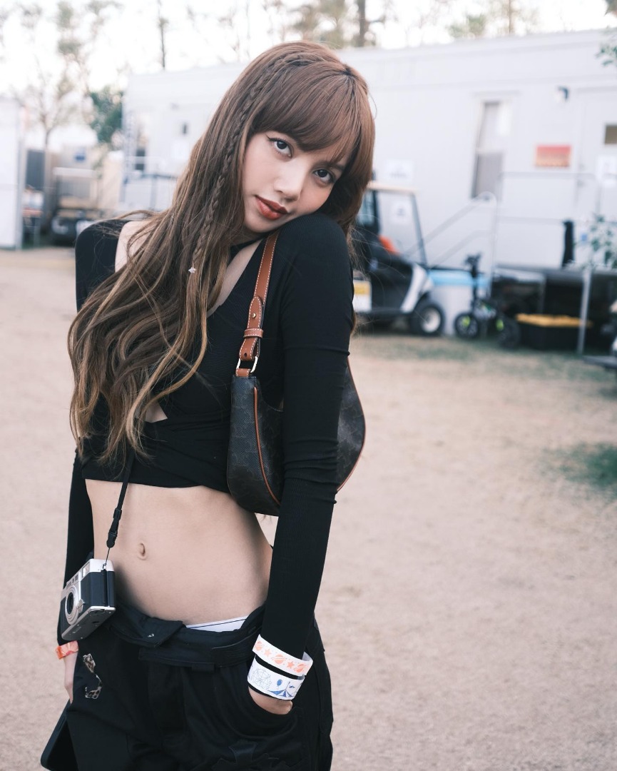 ลิซ่า LISA BLACKPINK