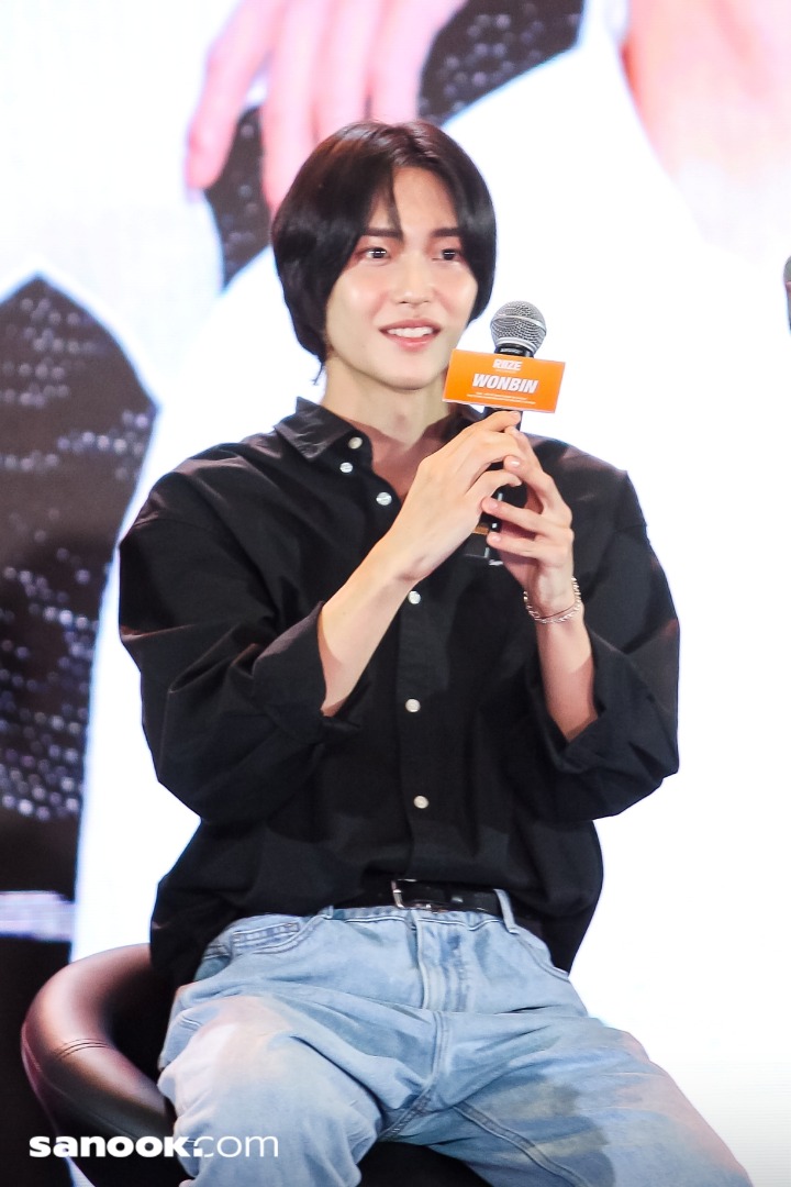 Shopee X RIIZE - THE 1ST SINGLE ALBUM ‘Get A Guitar’ FACE TO FACE ALBUM SIGN EVENT IN THAILAND