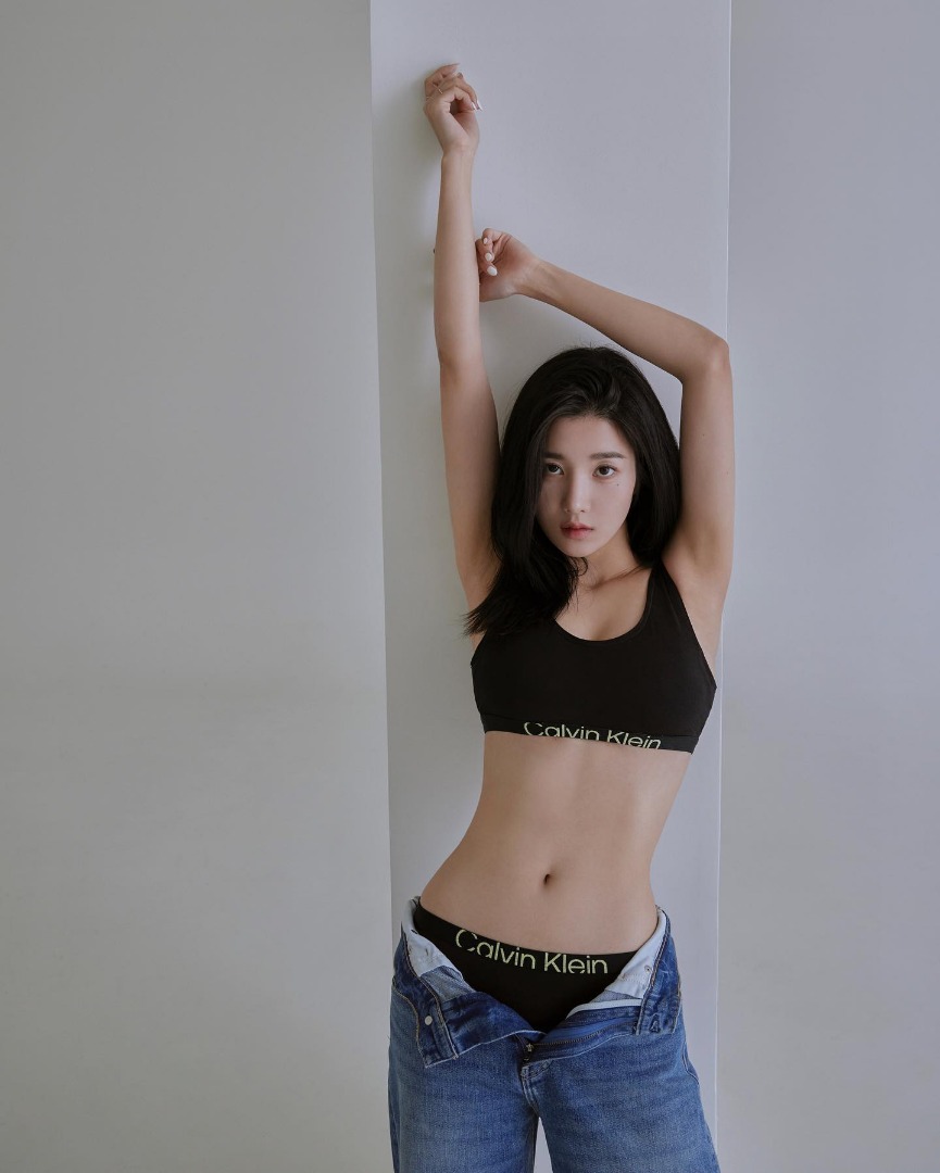 Kwon Eunbi x Calvin Klein