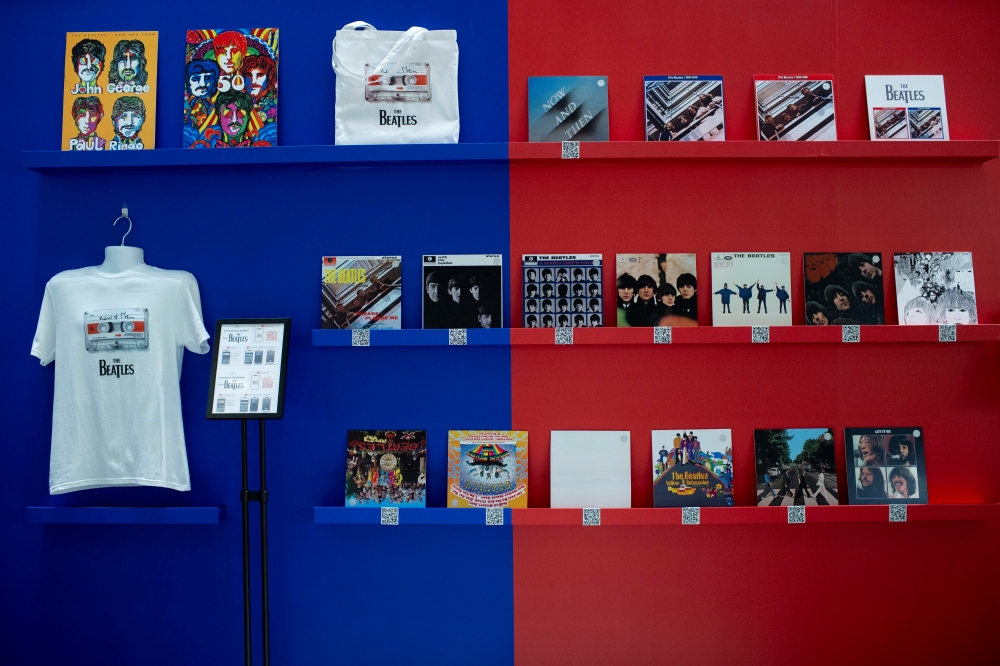 The Beatles  Now And Then | Red & Blue Installation