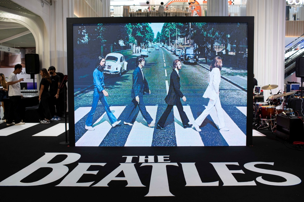 The Beatles  Now And Then | Red & Blue Installation