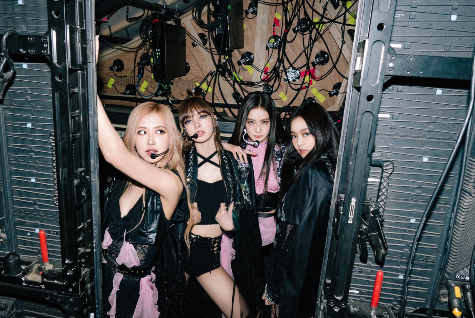 แฉยับ! เปิดโปงเอกสารลับ HYBE โจมตี-บุลลี่ “BLACKPINK” และ “LISA” ชาวเน็ตเดือด