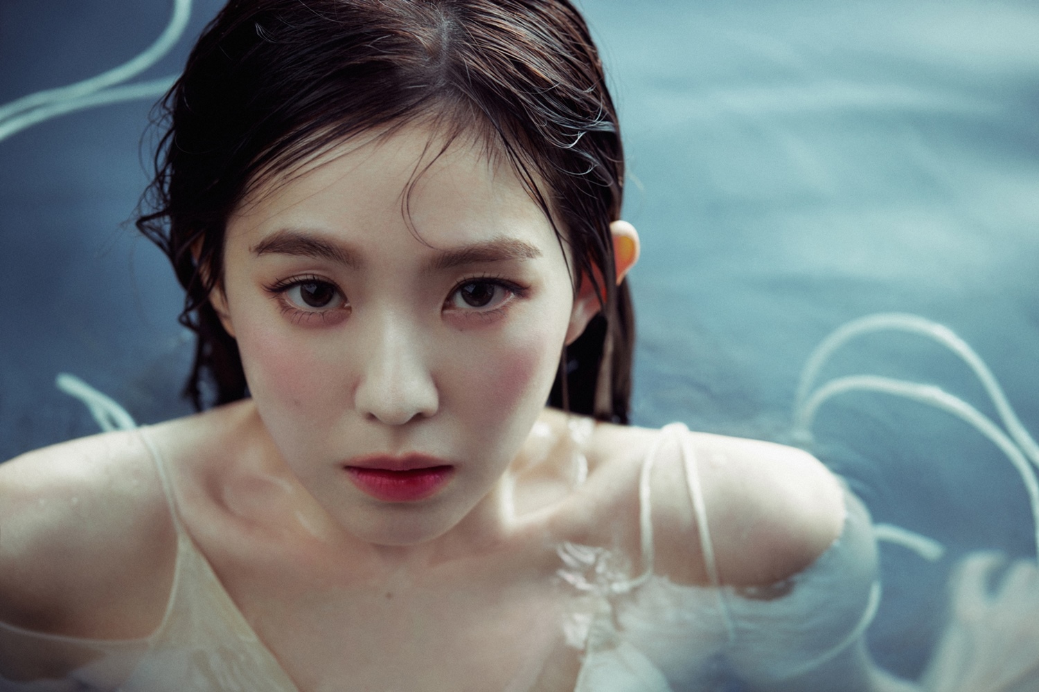 IRENE ผลิบานในฐานะศิลปินเดี่ยว! มินิอัลบั้มแรก ‘Like A Flower’ ยอดทะลุกว่า 2.5 แสนชุด