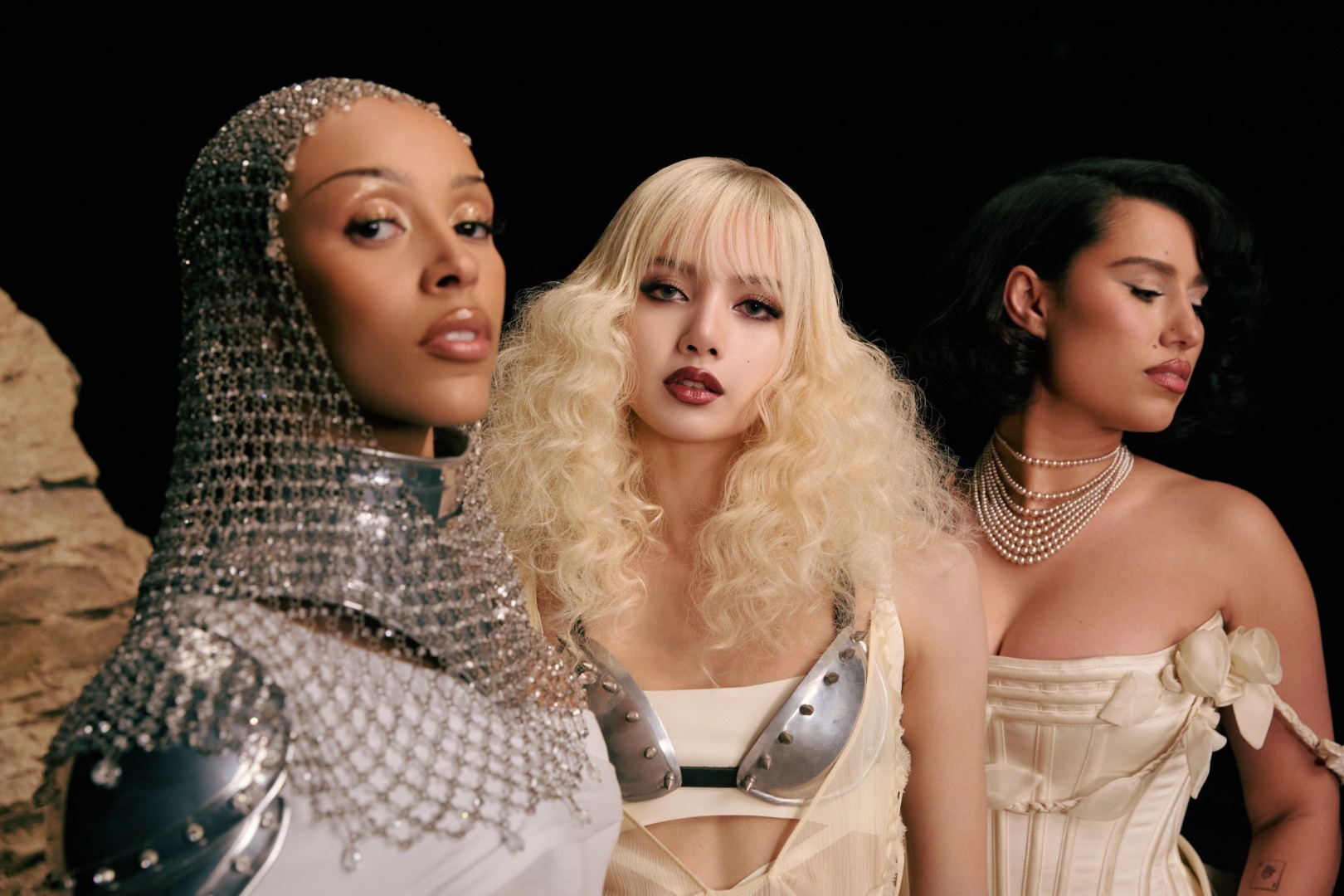 LISA ปล่อยซิงเกิลใหม่ "BORN AGAIN" ร่วมงานตัวแม่ Doja Cat และ RAYE
