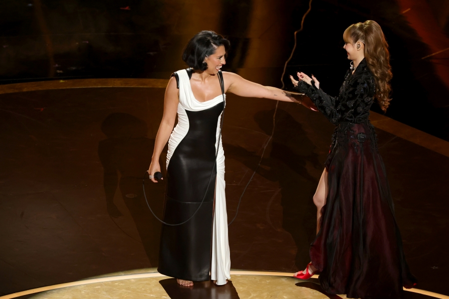 ลิซ่ากับโชว์ James Bond tribute บนเวที Oscars 2025 สะกดใจทั้งโลก