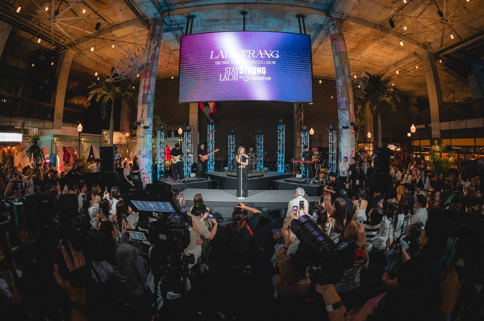 อยู่จนกว่าจะทนไม่ไหว - LADIIPRANG