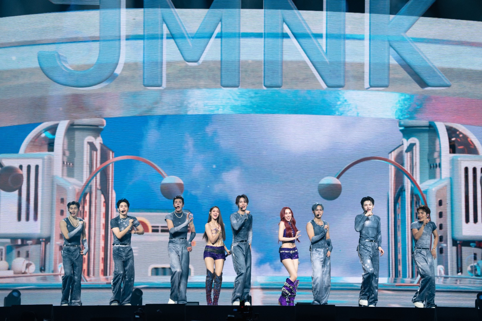 XOXO MULTIVERSE CONCERT