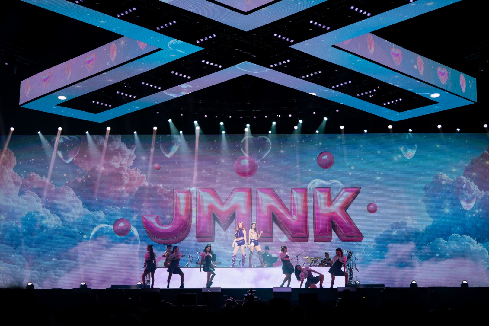 XOXO MULTIVERSE CONCERT