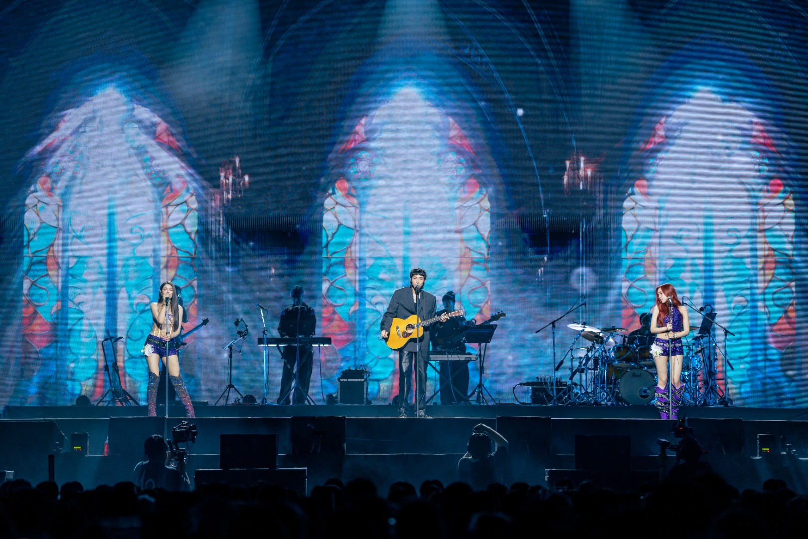 XOXO MULTIVERSE CONCERT