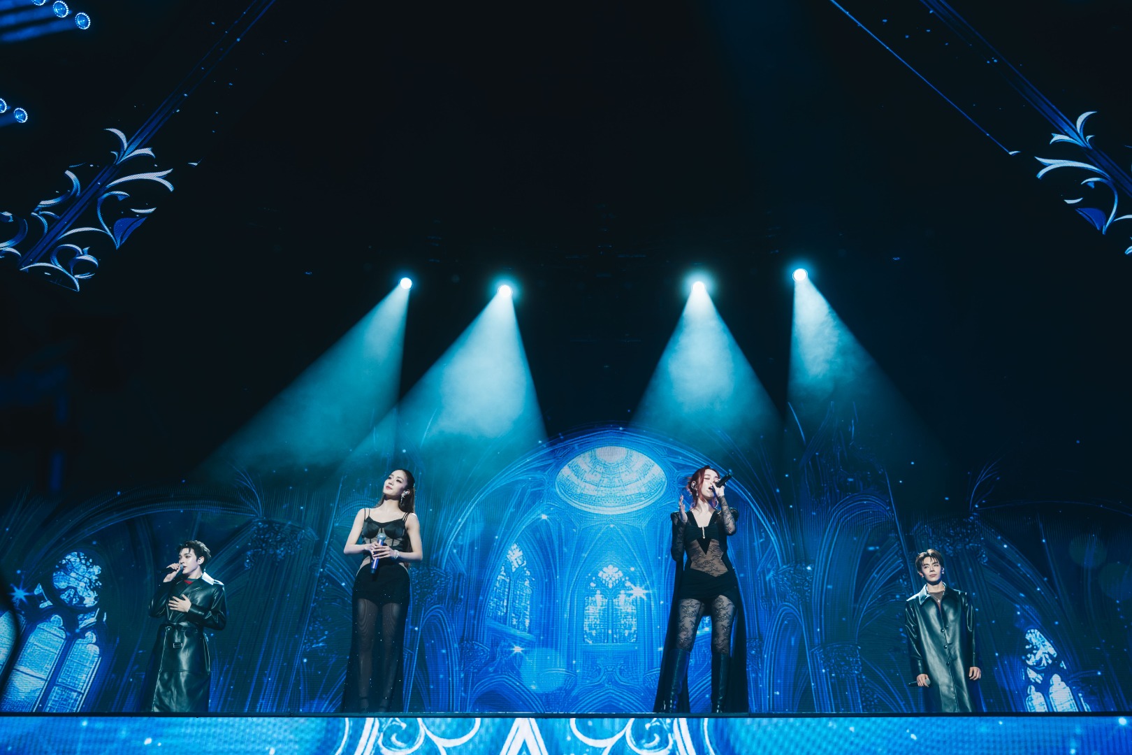 XOXO MULTIVERSE CONCERT