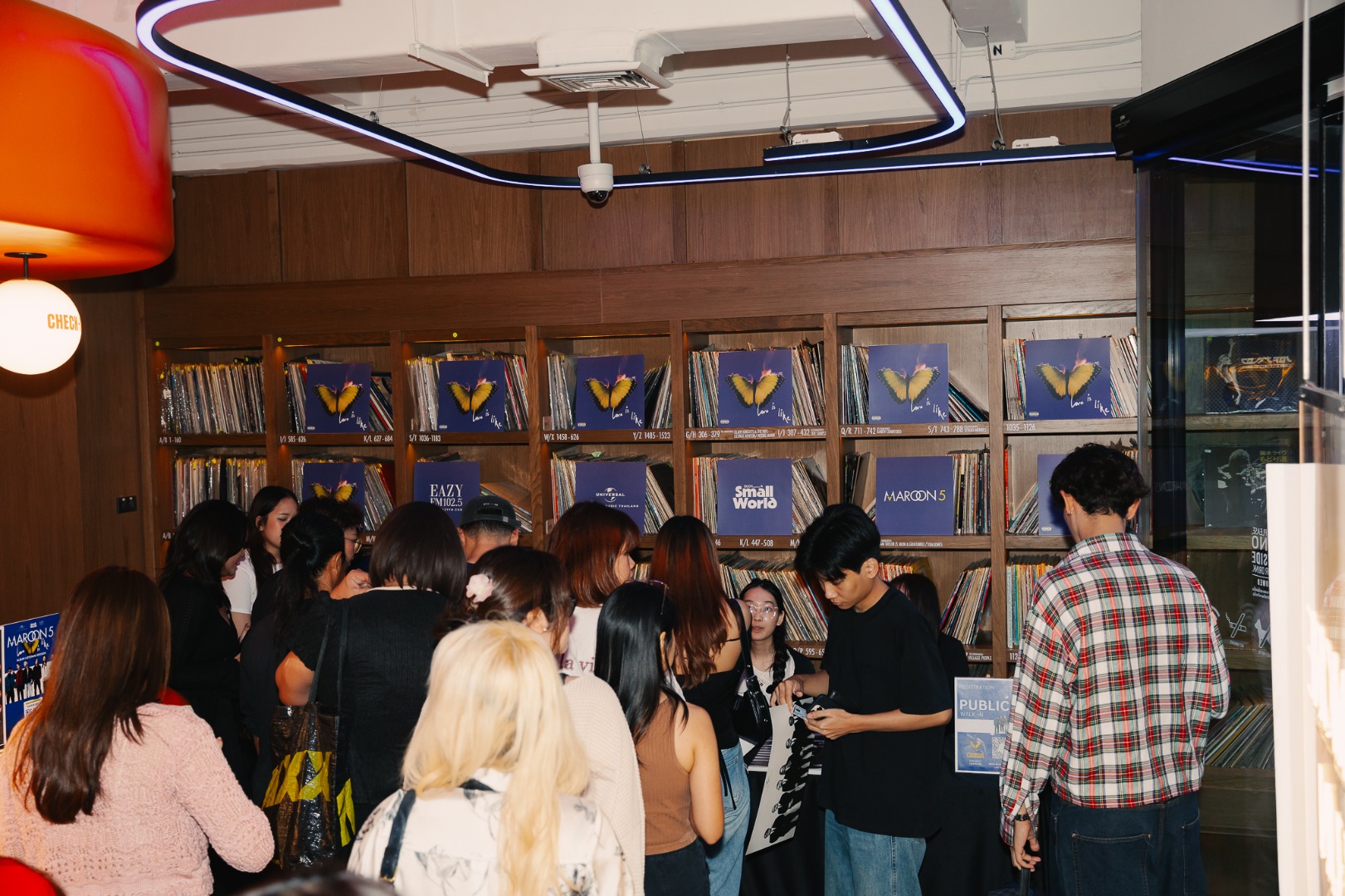 Maroon 5 : Love Is Like Album Listening Session