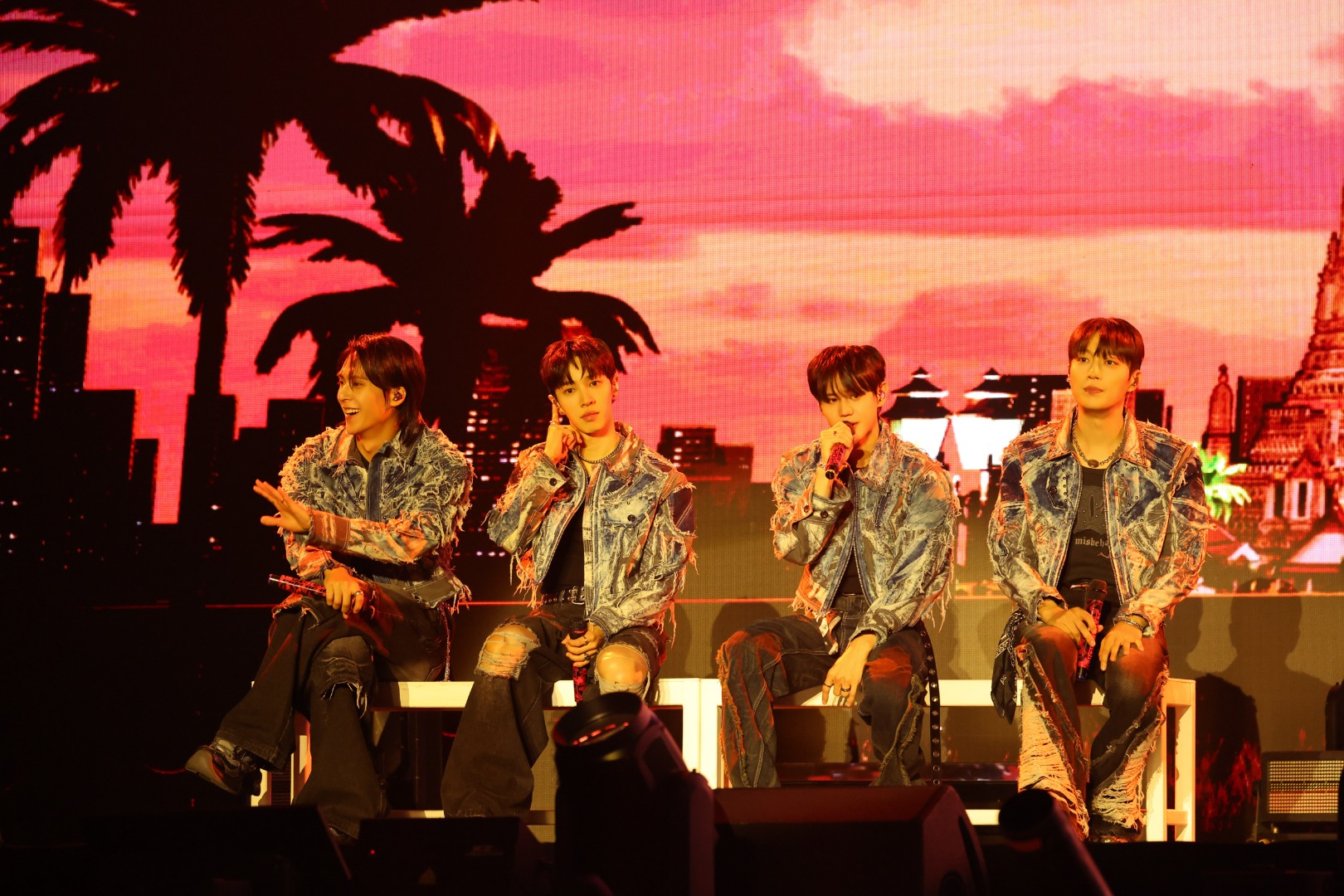 คัดมาแต่ไฮไลท์เด็ด! กับ ‘HIGHLIGHT LIVE 2025 [RIDE OR DIE] IN BANGKOK’ คอนเสิร์ตโซจึ้งจาก 4 หนุ่ม HIGHLIGHT