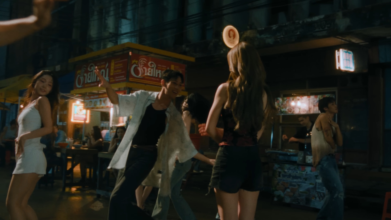 “WONDERING” ของ “แบมแบม” ทำแฟนคลับกรี๊ดลั่น เหตุฉากจูบสุดละมุนกับ “ณิชา”