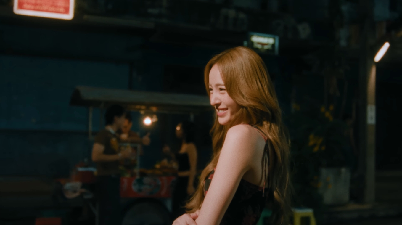 “WONDERING” ของ “แบมแบม” ทำแฟนคลับกรี๊ดลั่น เหตุฉากจูบสุดละมุนกับ “ณิชา”