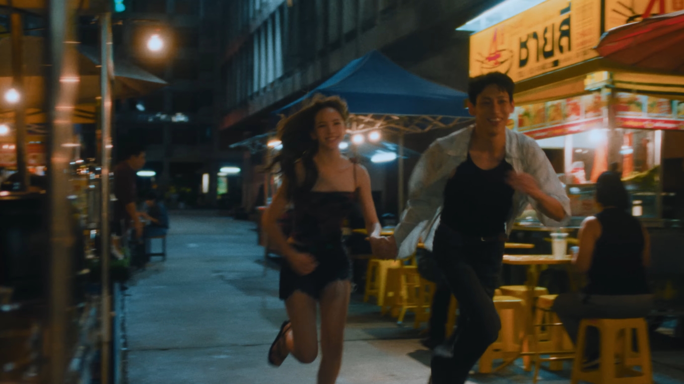 “WONDERING” ของ “แบมแบม” ทำแฟนคลับกรี๊ดลั่น เหตุฉากจูบสุดละมุนกับ “ณิชา”