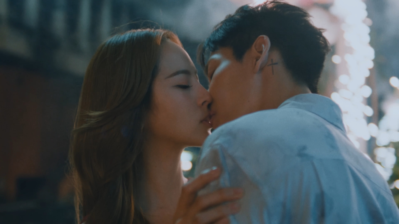 “WONDERING” ของ “แบมแบม” ทำแฟนคลับกรี๊ดลั่น เหตุฉากจูบสุดละมุนกับ “ณิชา”