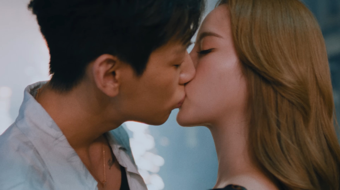 “WONDERING” ของ “แบมแบม” ทำแฟนคลับกรี๊ดลั่น เหตุฉากจูบสุดละมุนกับ “ณิชา”