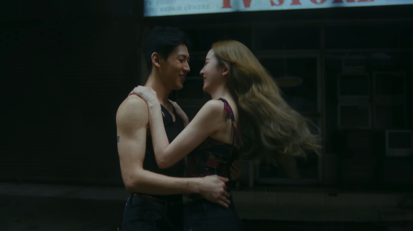 “WONDERING” ของ “แบมแบม” ทำแฟนคลับกรี๊ดลั่น เหตุฉากจูบสุดละมุนกับ “ณิชา”