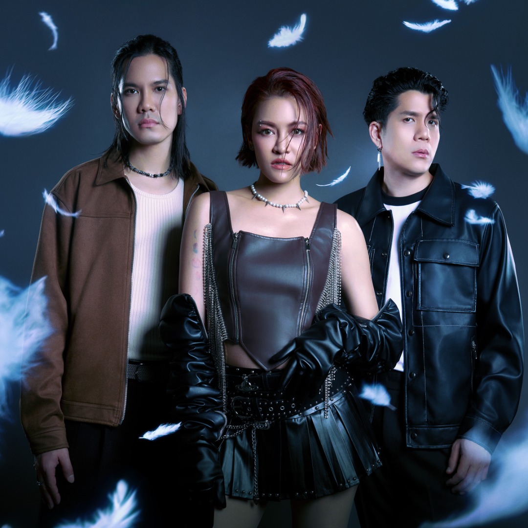 นั่งเล่นกาญ