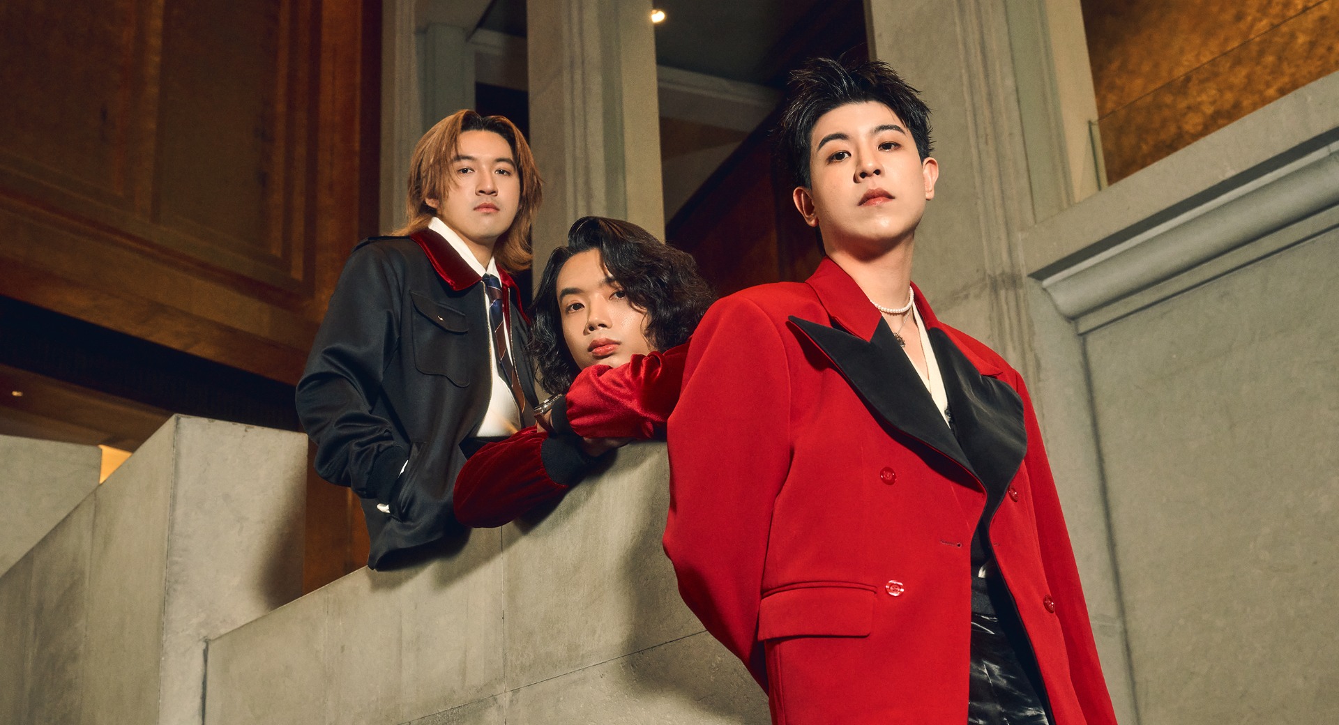 นั่งเล่นกาญ