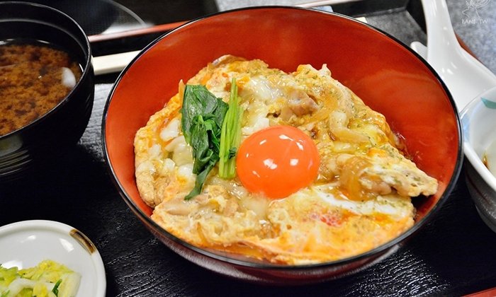 "โอยะโกะด้ง" กับคำถามที่ว่า เหตุใดจึงเรียกข้าวหน้าไก่ใส่ไข่เป็นชื่อนี้?