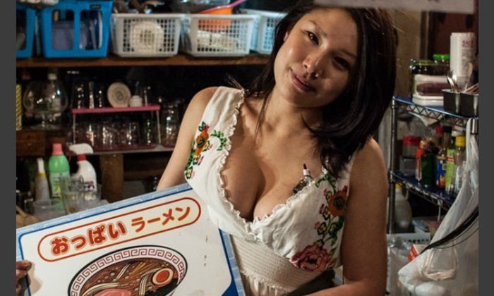 ส่ายนมเยอะๆ! "Oppai Ramen" ร้านราเม็งรูปแบบใหม่ ได้ใจหนุ่มๆ