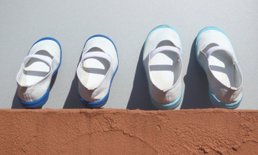 คุณแม่ชาวญี่ปุ่นปิ๊งไอเดียง่าย ๆ ที่ทำให้ลูกสาวของเธอไม่ใส่รองเท้าสลับข้างอีก!