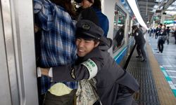 5 วิธีเอาตัวรอดบนรถไฟของเหล่ามนุษย์เงินเดือนญี่ปุ่น!