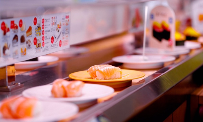จุดกำเนิด “ซูชิจานเวียน” วัฒนธรรมอาหารญี่ปุ่นที่โด่งดังไปทั่วโลก!