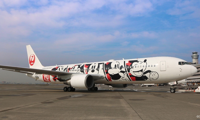 เห็นแล้วอยากขึ้นเลย เครื่องบินลาย Mickey Mouse จาก Japan Airlines